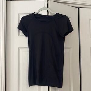 Swiftly Tech Short-Sleeve Shirt 2.0
Hip Length Black Size S